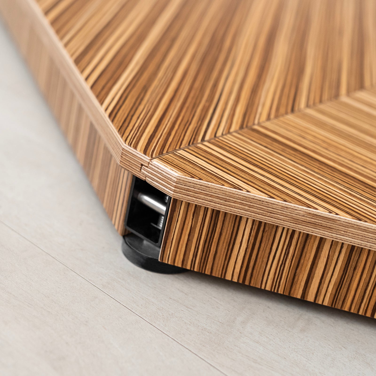 Pole Hive Evo Boutique Stage - Zebrano